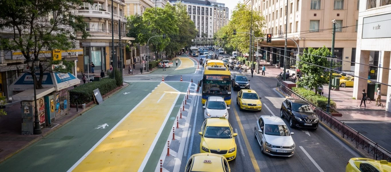 Μικραίνει ο… «μεγάλος περίπατος»: Μια επιπλέον λωρίδα για τα ΙΧ στην Πανεπιστημίου